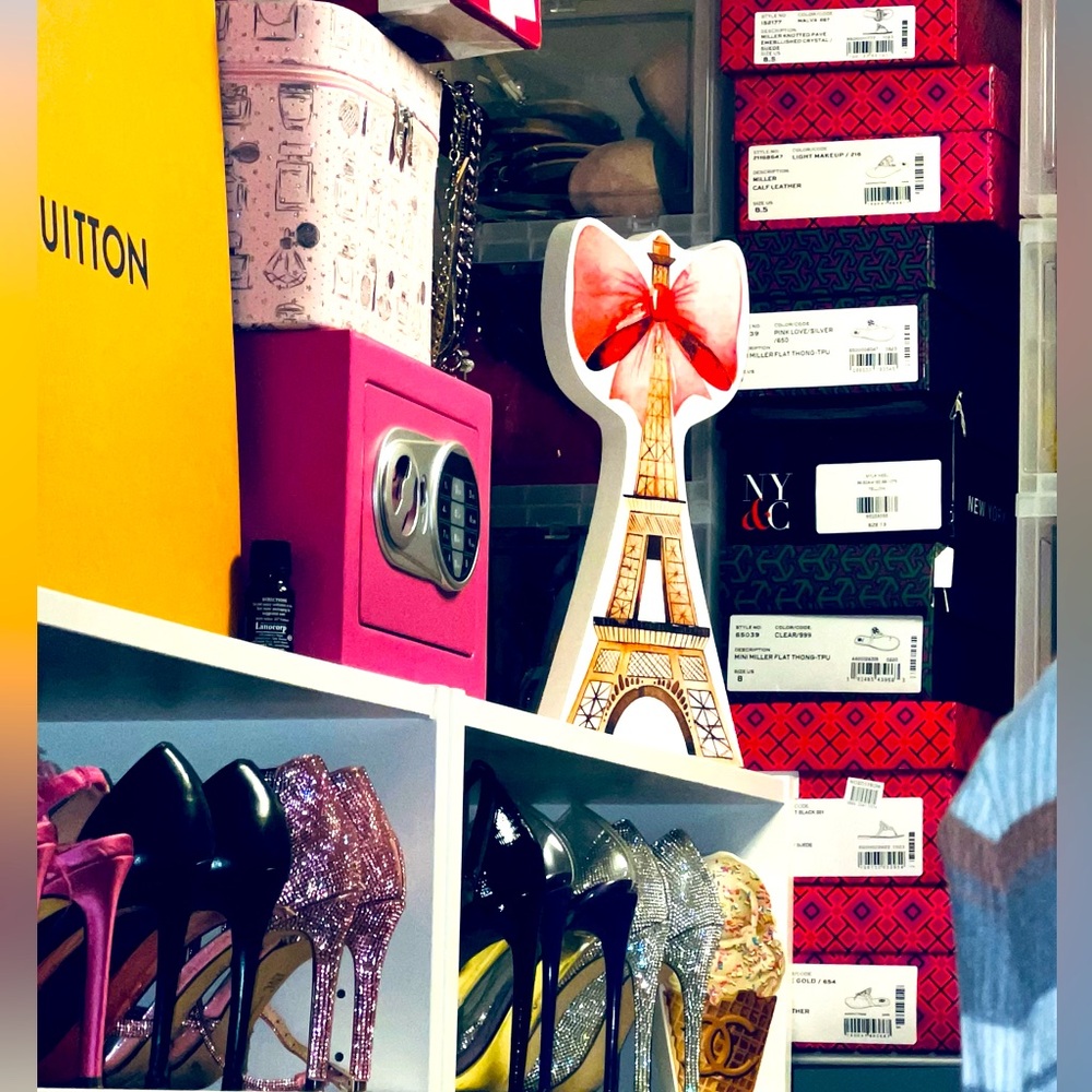 Closet decor: Eiffel Tower Parisian closet vibes Bow pink aesthetic